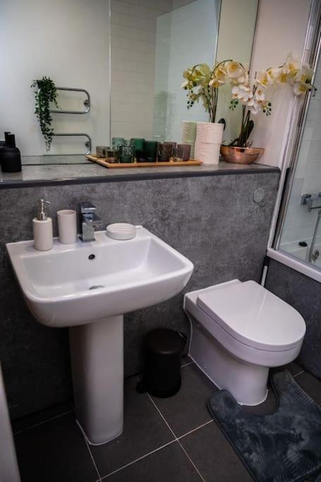 2 Bed In Leeds Centre * Leeds (West Yorkshire)